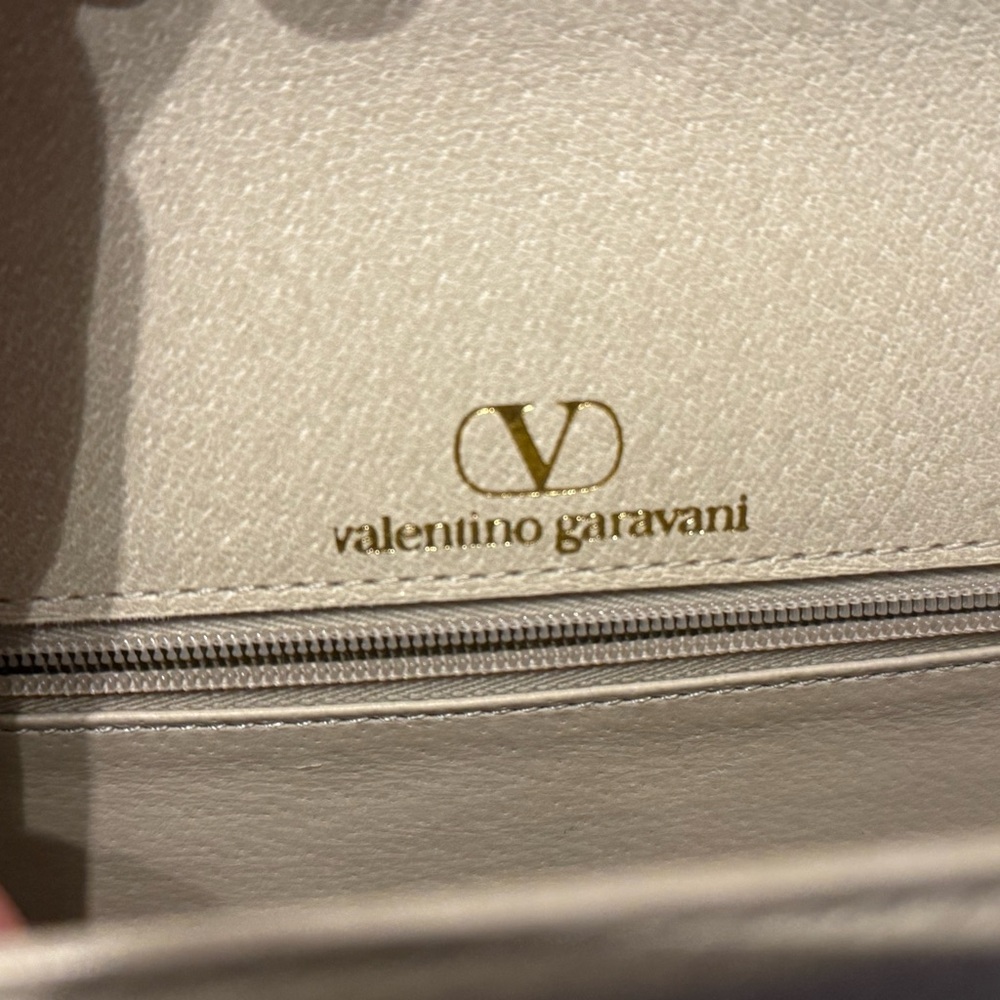 🎀Vintage Valentino Garavani Cream Top-Handle🎀 - Picture 9 of 16